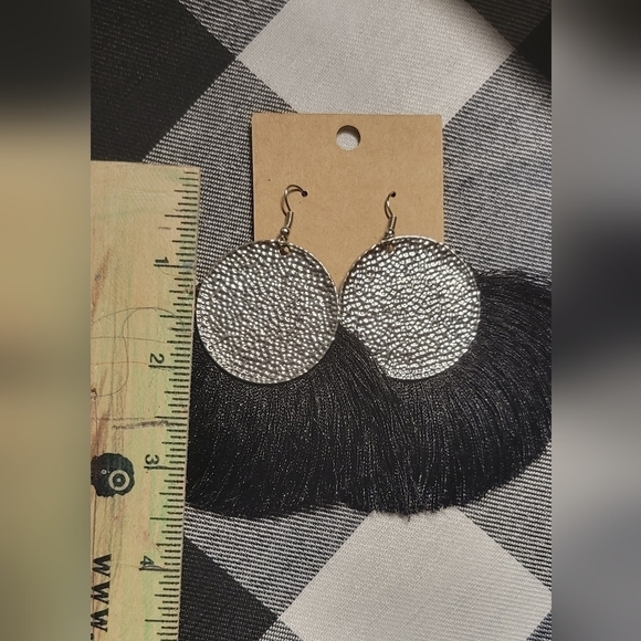 NWOT black and silver stylish hook earrings - Picture 3 of 3